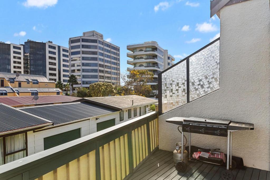 Downtown Mountview - Mt Maunganui Holiday Home Mount Maunganui Bagian luar foto