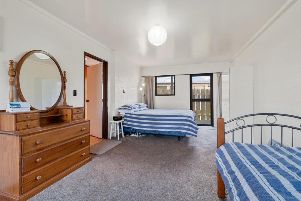Downtown Mountview - Mt Maunganui Holiday Home Mount Maunganui Bagian luar foto