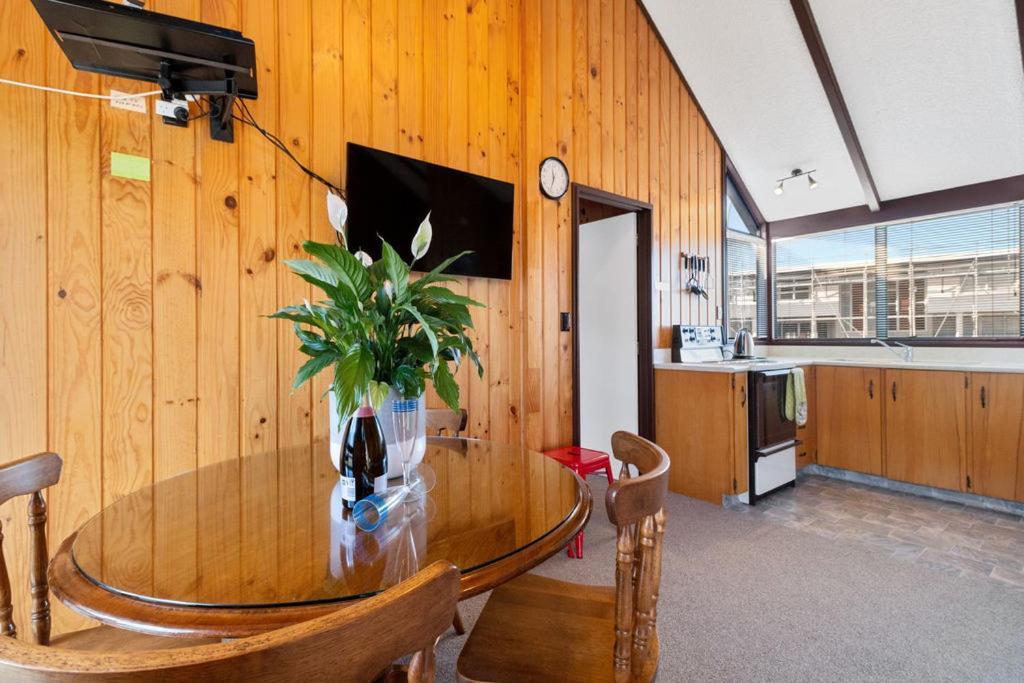 Downtown Mountview - Mt Maunganui Holiday Home Mount Maunganui Bagian luar foto